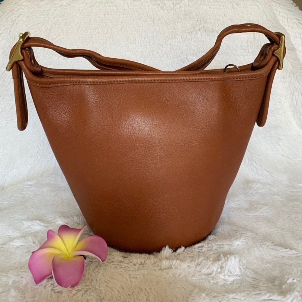 Vintage Coach bag in great condition.